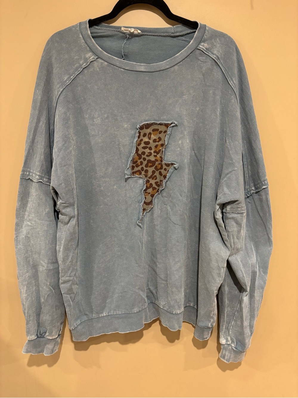 Easel mineral wash pullover